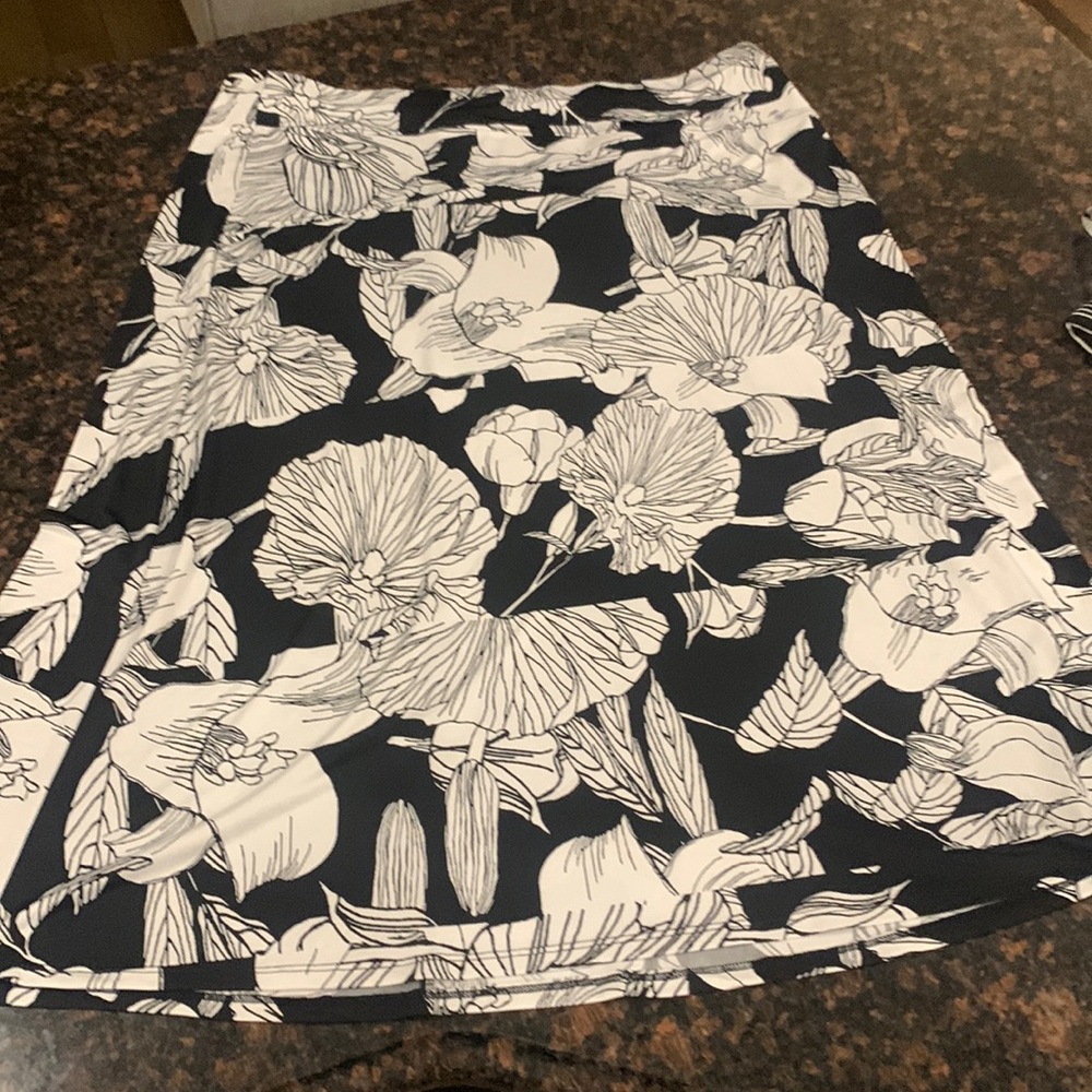 New York and Company black and white skirt XL